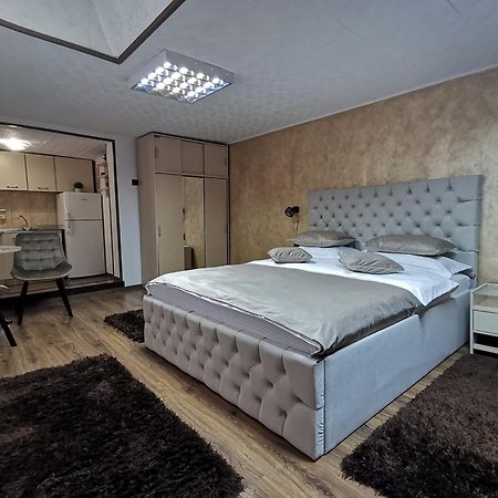 Shelby Accommodation -Adult Only- Сіная Екстер'єр фото