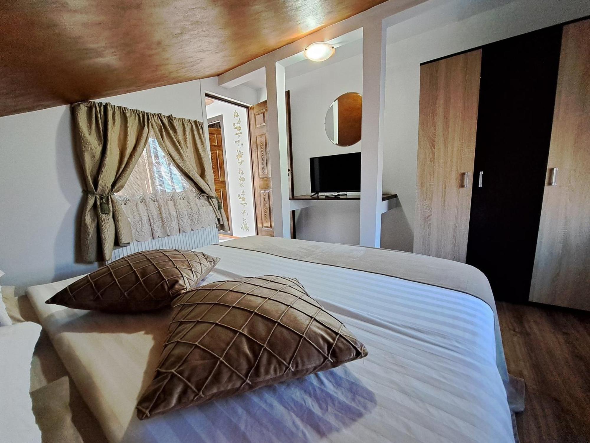 Shelby Accommodation -Adult Only- Сіная Екстер'єр фото