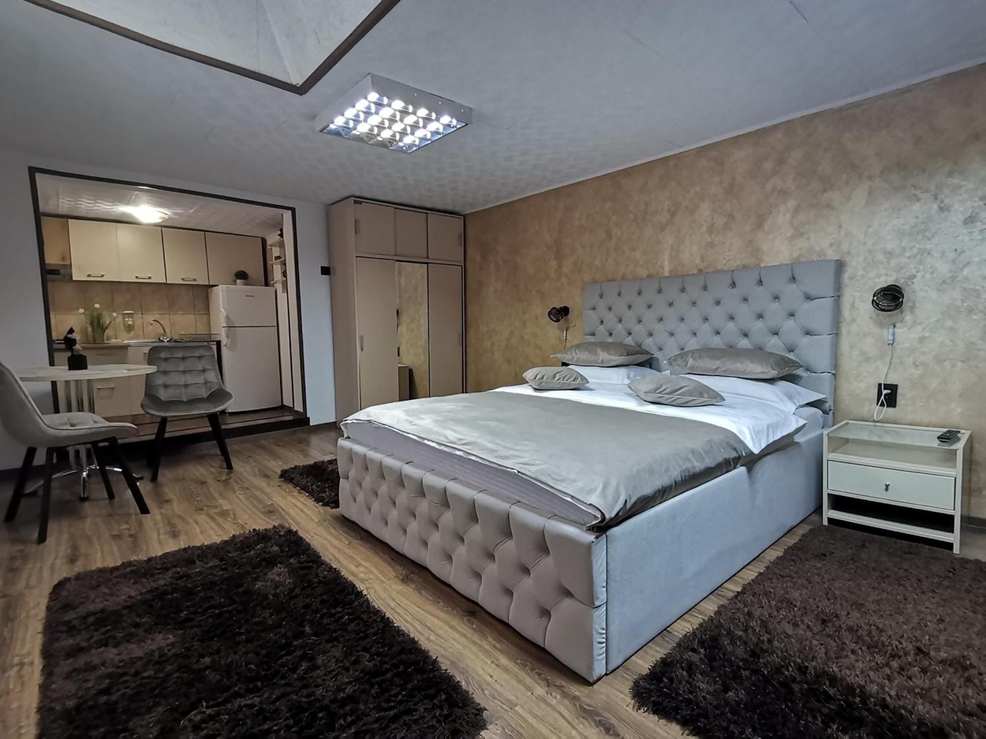 Shelby Accommodation -Adult Only- Сіная Екстер'єр фото