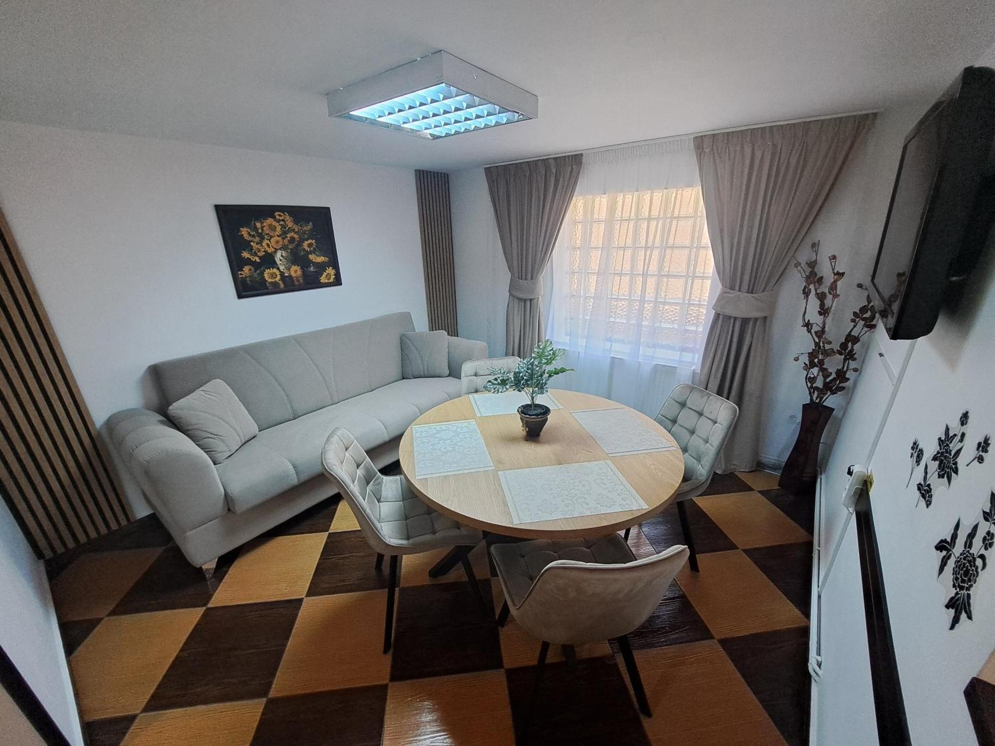 Shelby Accommodation -Adult Only- Сіная Екстер'єр фото