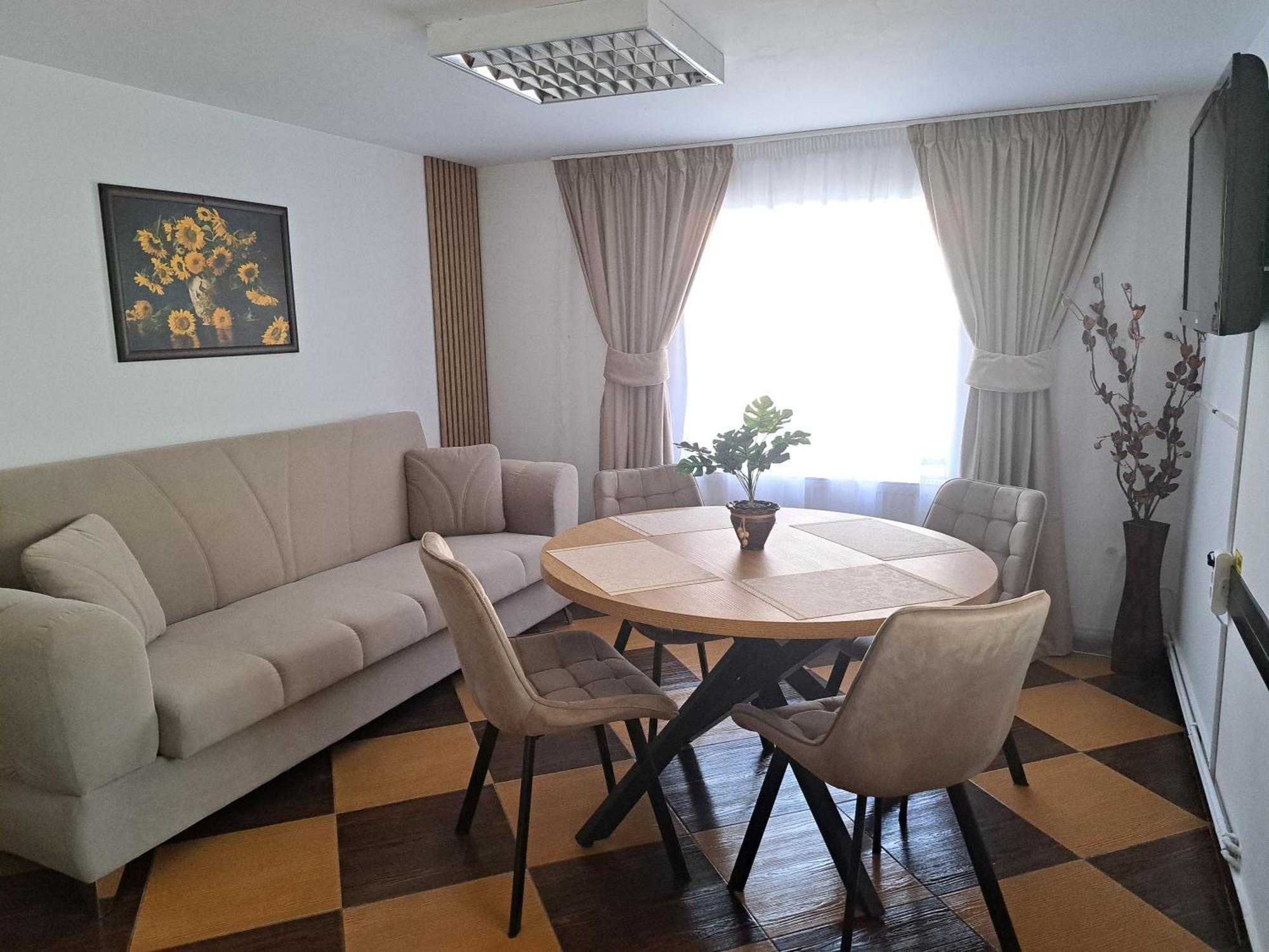 Shelby Accommodation -Adult Only- Сіная Екстер'єр фото